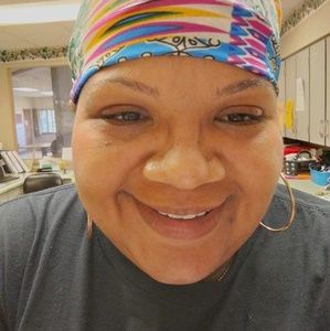 Meet your Posher, Elizabeth